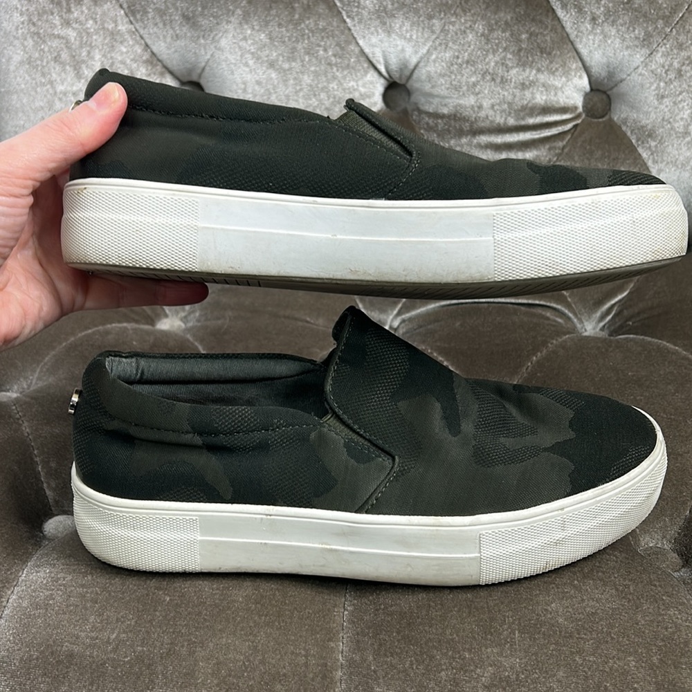 Steve Madden Gills shiny camo slip on shoes - Picture 5 of 7
